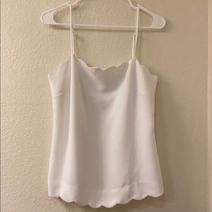 🆕💕Banana Republic Scallop tank top
